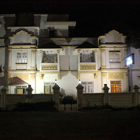 Hotel Homeland Пюн Екстериор снимка