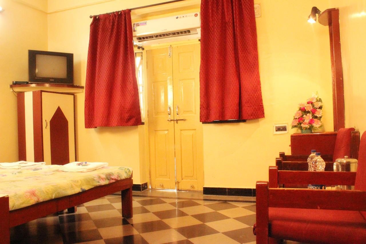Hotel Homeland Пюн Екстериор снимка